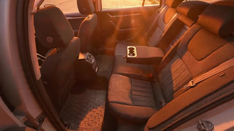 Skoda Octavia, снимка 9 - Автомобили и джипове - 52579396