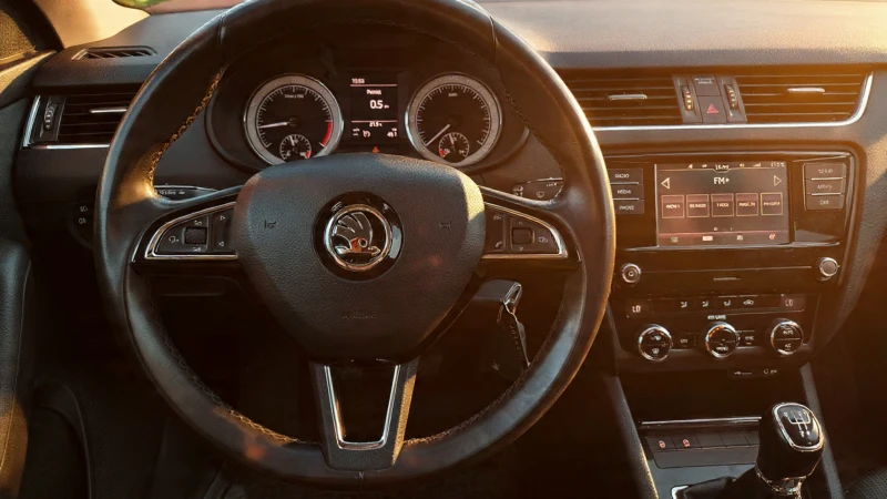 Skoda Octavia, снимка 8 - Автомобили и джипове - 52579396