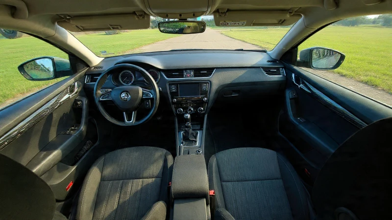 Skoda Octavia, снимка 7 - Автомобили и джипове - 52579396