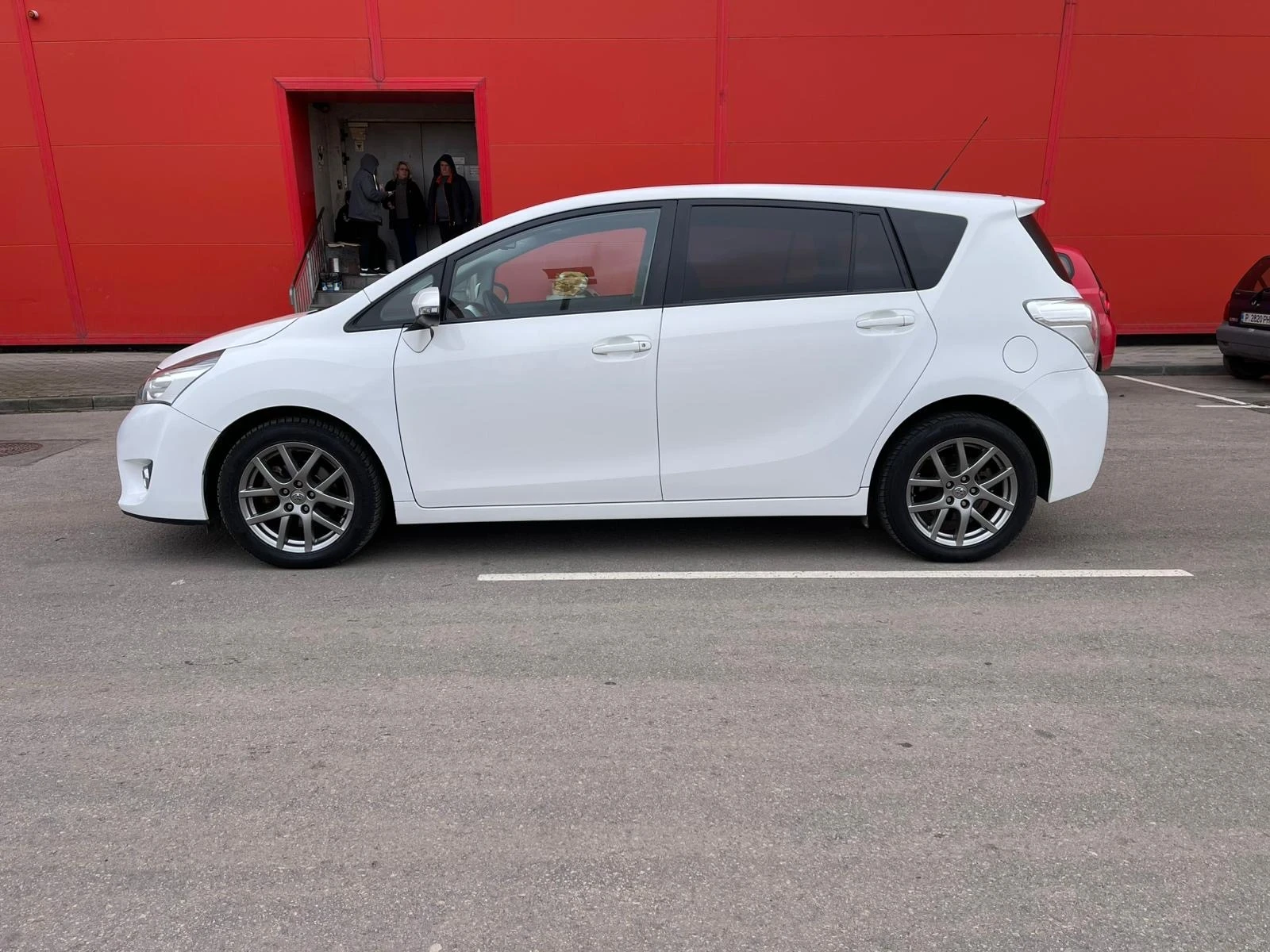 Toyota Verso 2.0 D4D 126 к.с.ПАНОРАМА, КАМЕРА, НАВИГАЦИЯ - изображение 8