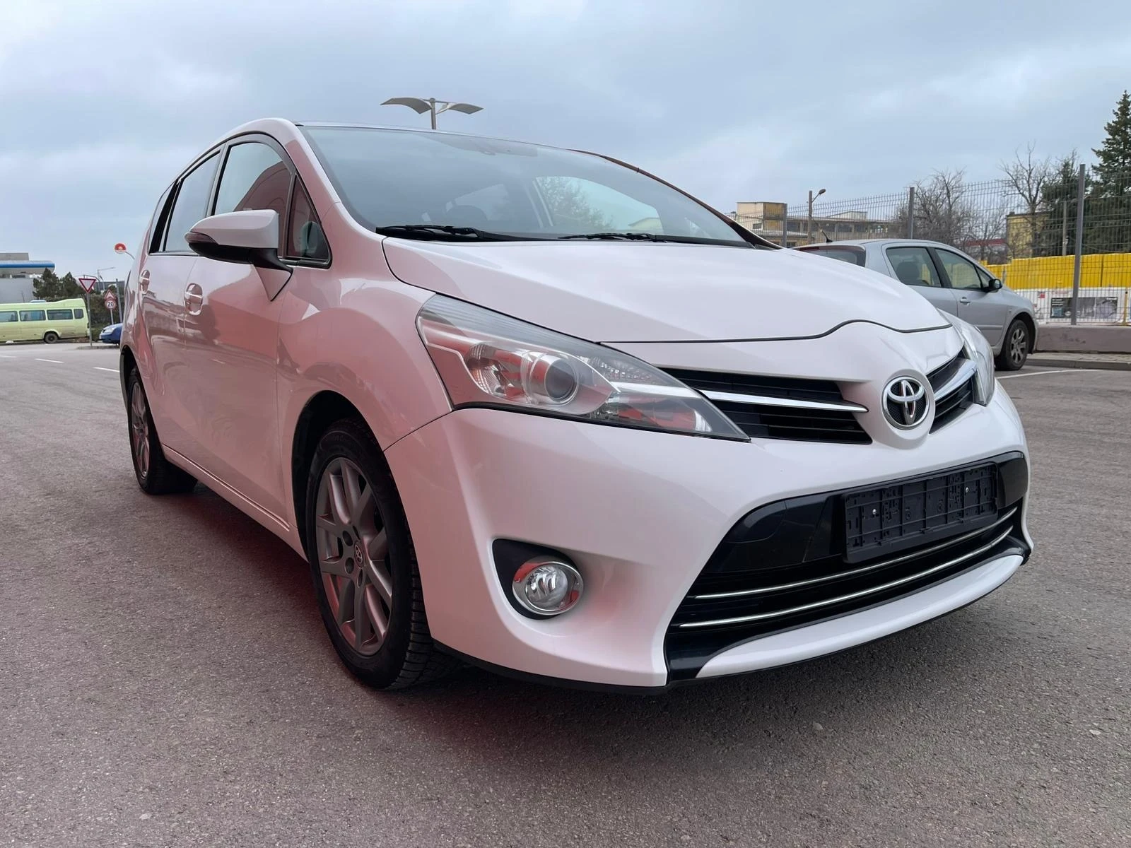 Toyota Verso 2.0 D4D 126 к.с.ПАНОРАМА, КАМЕРА, НАВИГАЦИЯ - изображение 3