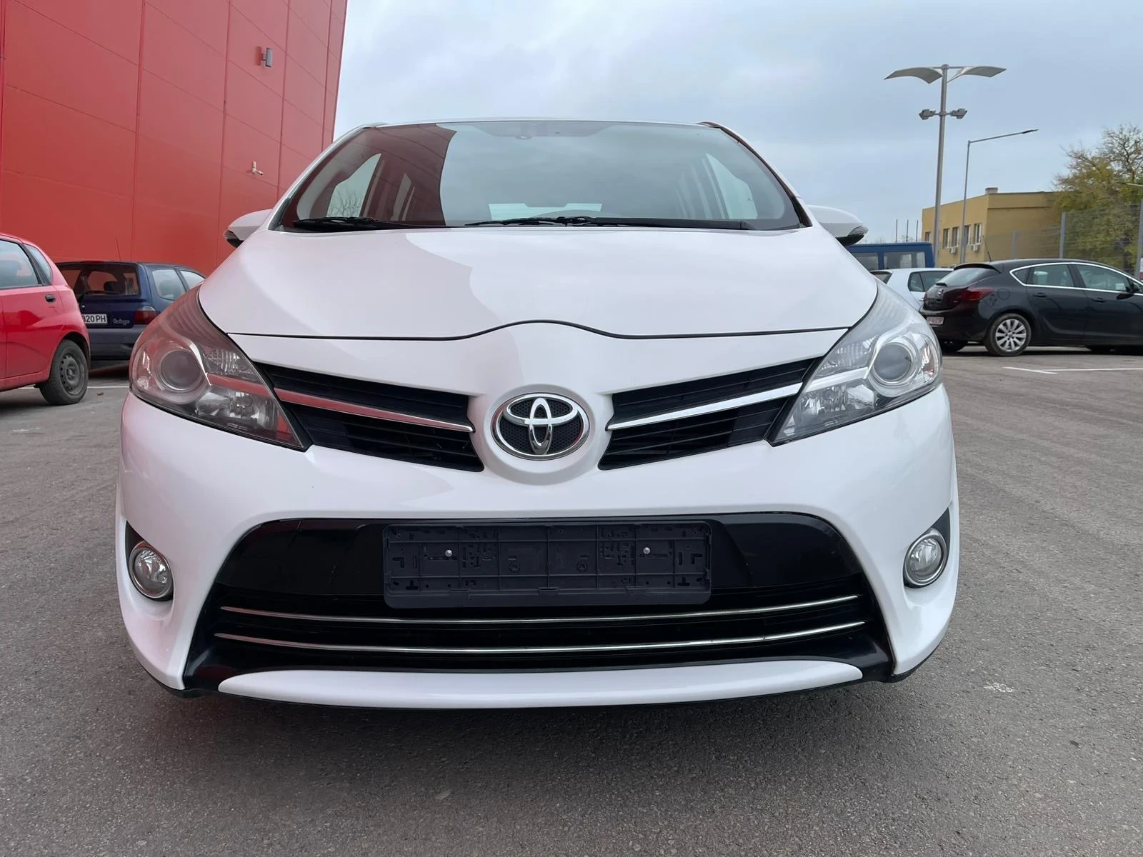 Toyota Verso 2.0 D4D 126 к.с.ПАНОРАМА, КАМЕРА, НАВИГАЦИЯ - изображение 2