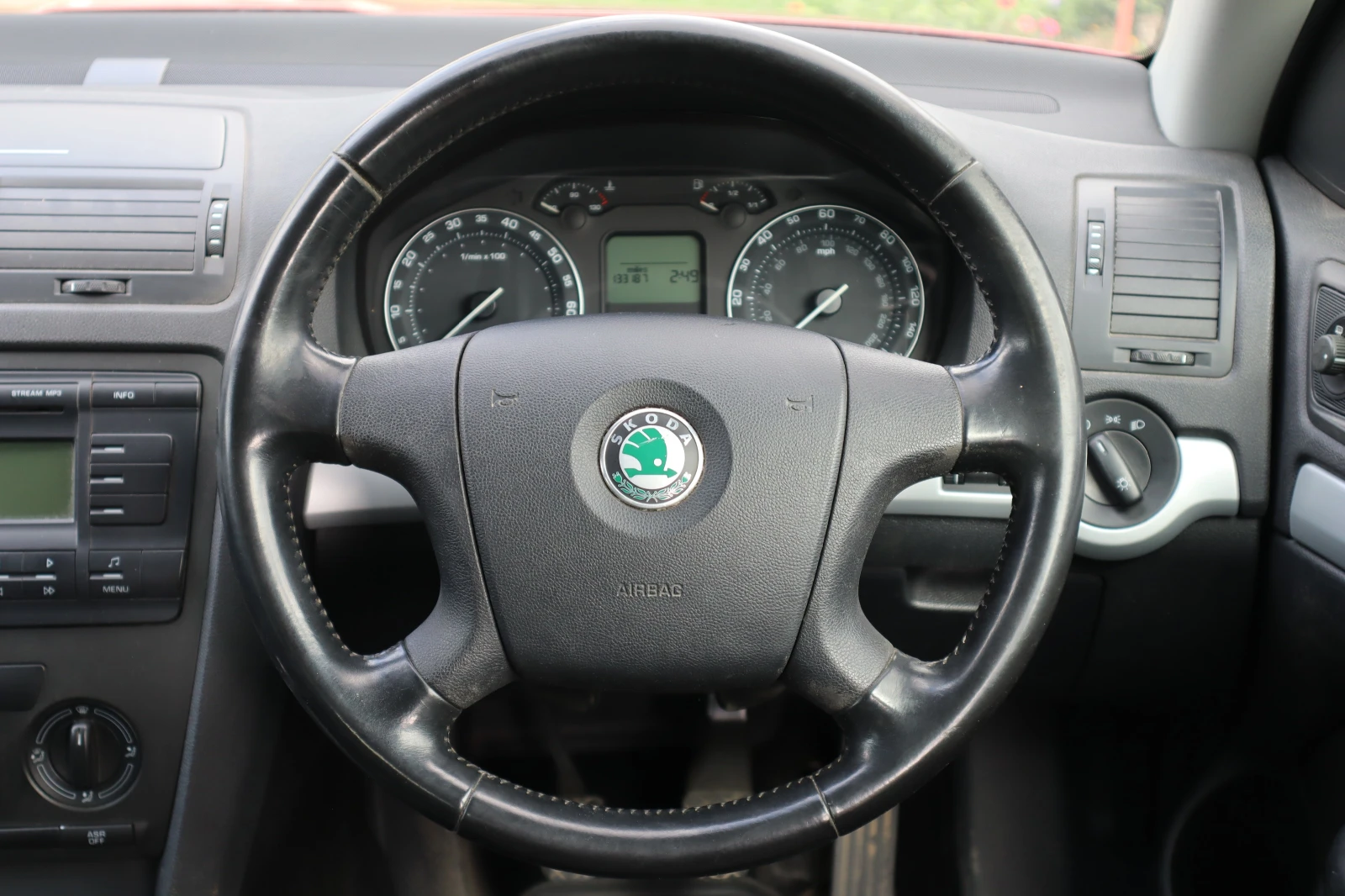 Skoda Octavia 1.6i - изображение 8