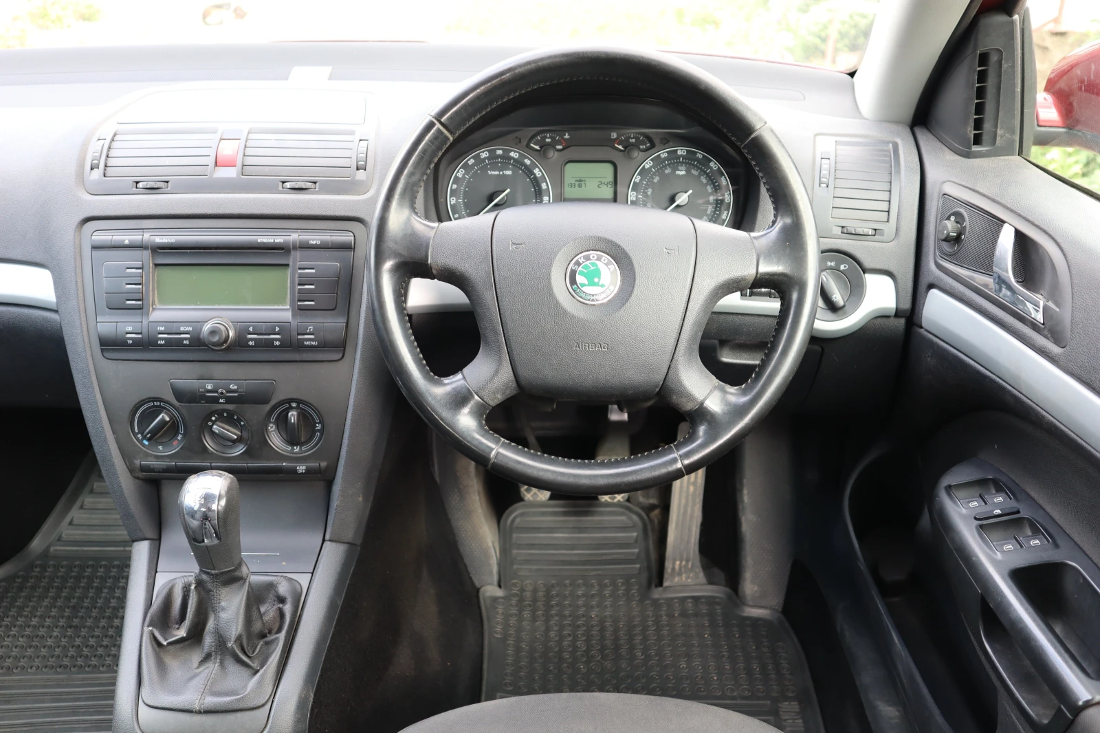 Skoda Octavia 1.6i - изображение 7