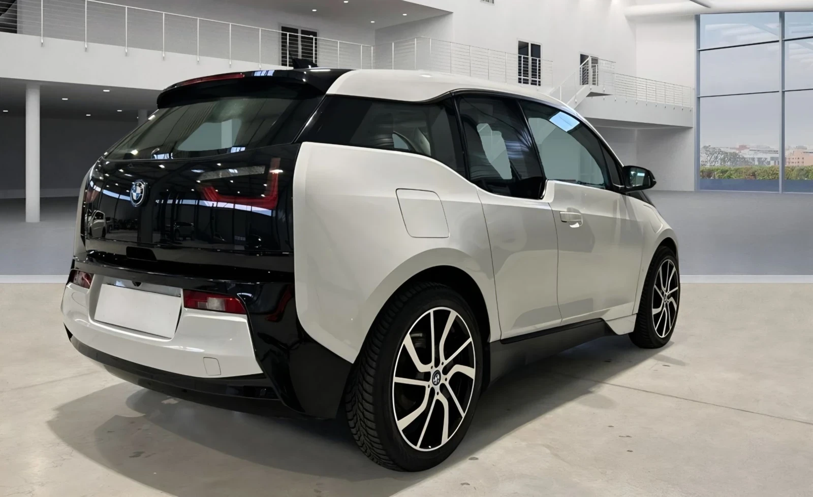 BMW i3 SOH батерия 95.6 Кожен салон, Всички екстри ., снимка 2 - Автомобили и джипове - 53799482