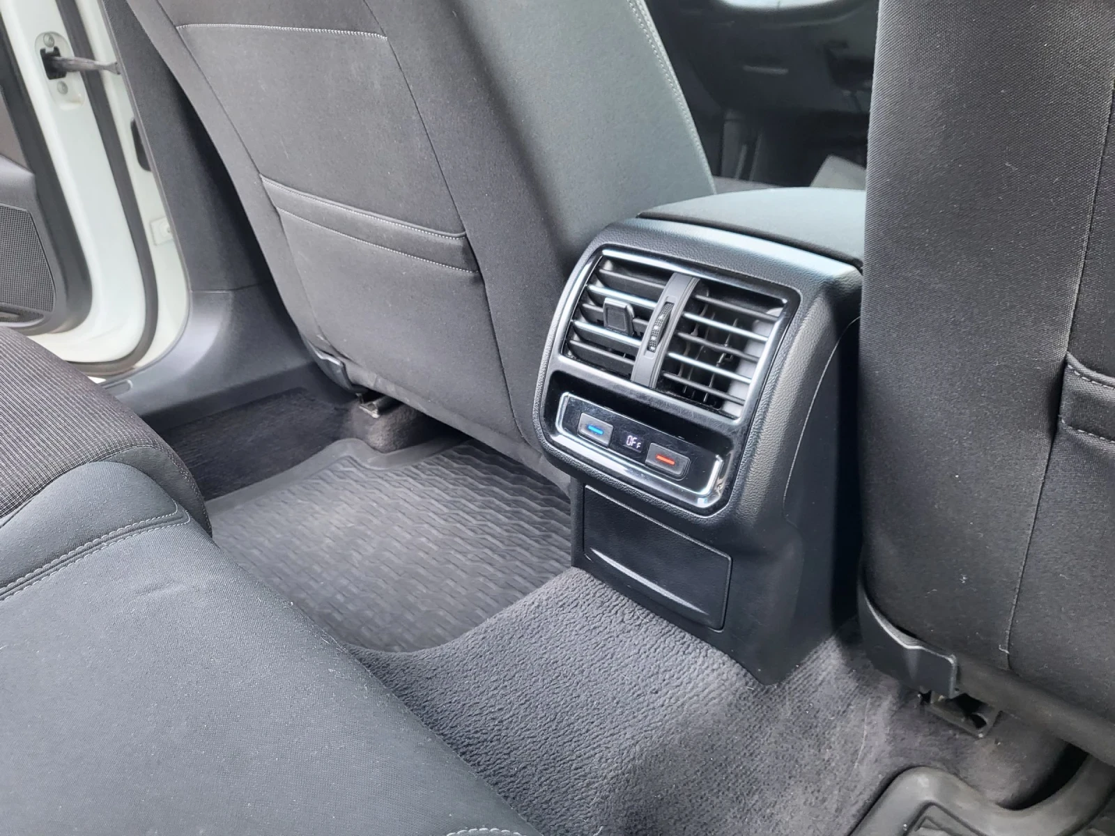 VW Passat 2.0 TDI, снимка 13 - Автомобили и джипове - 53819098