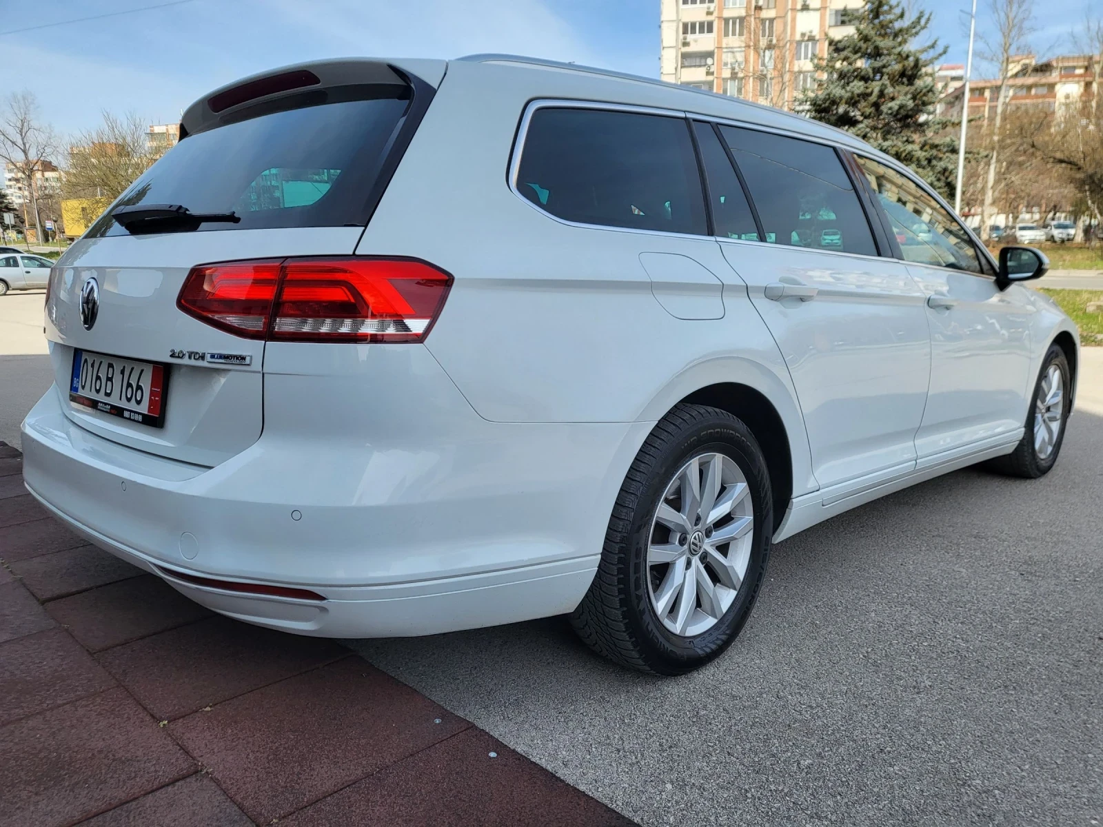VW Passat 2.0 TDI, снимка 6 - Автомобили и джипове - 53819098