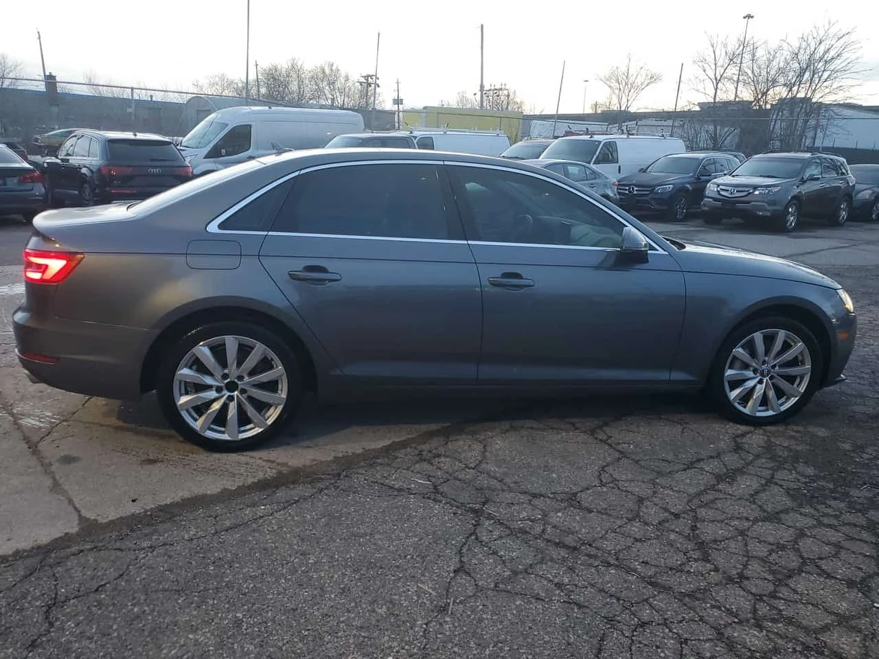 Audi A4 * 4dr Sdn Auto Komfort quattro * CARFAX * ���� ��  | Mobile.bg � ����������� 5
