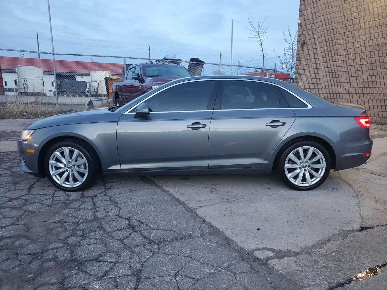 Audi A4 * 4dr Sdn Auto Komfort quattro * CARFAX * ���� ��  | Mobile.bg � ����������� 4