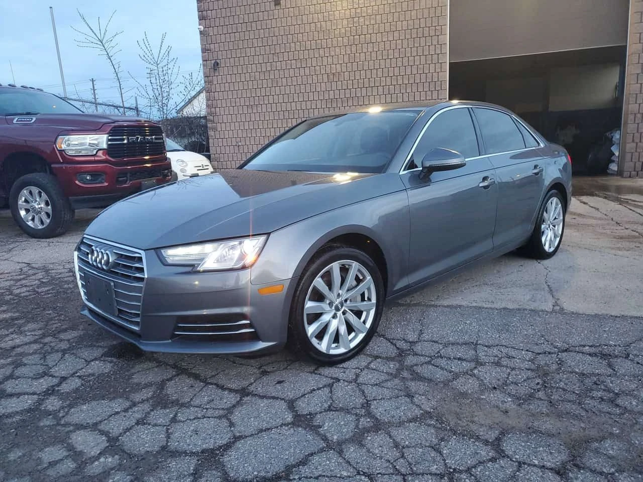 Audi A4 * 4dr Sdn Auto Komfort quattro * CARFAX * ЦЕНА ДО 