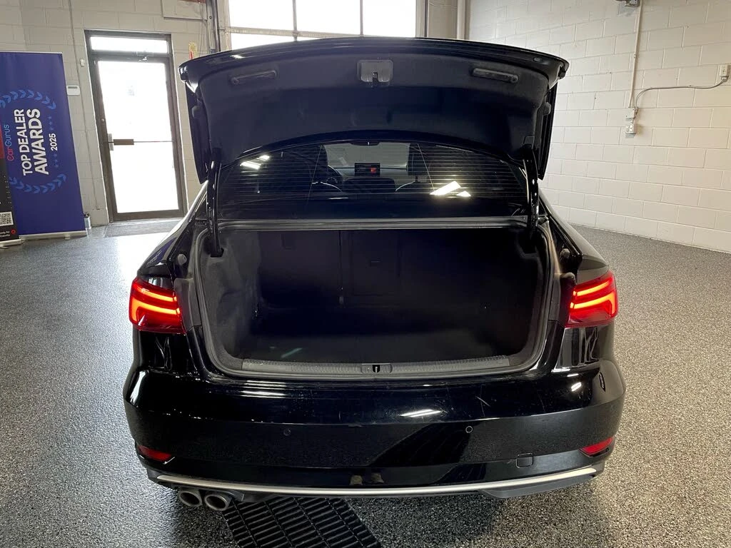 Audi A3 FWD АвтоКредит  (ЦЕНА ДО БГ), снимка 4 - Автомобили и джипове - 54393564