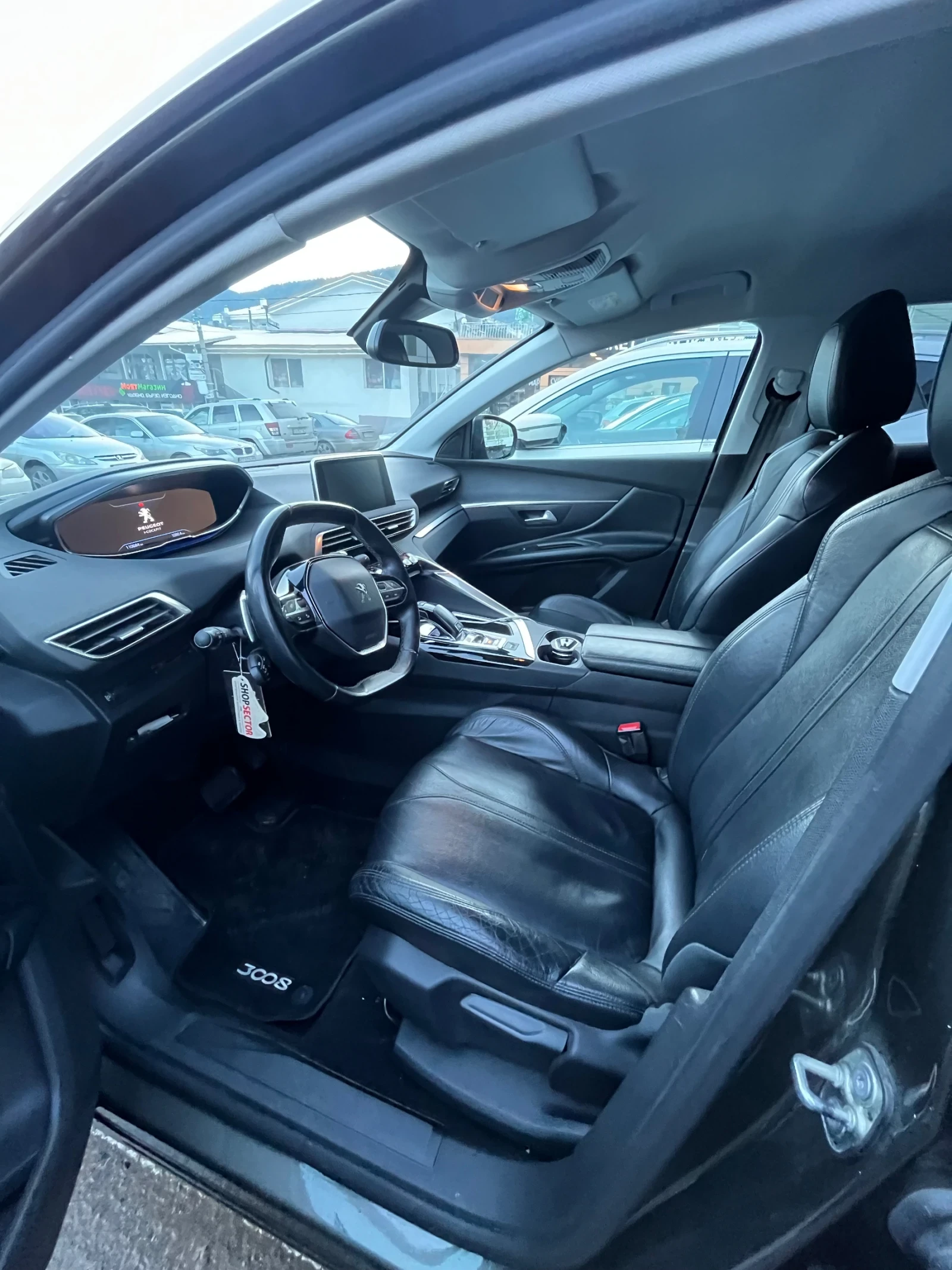 Peugeot 3008 1.2 бензин, снимка 4 - Автомобили и джипове - 54759326