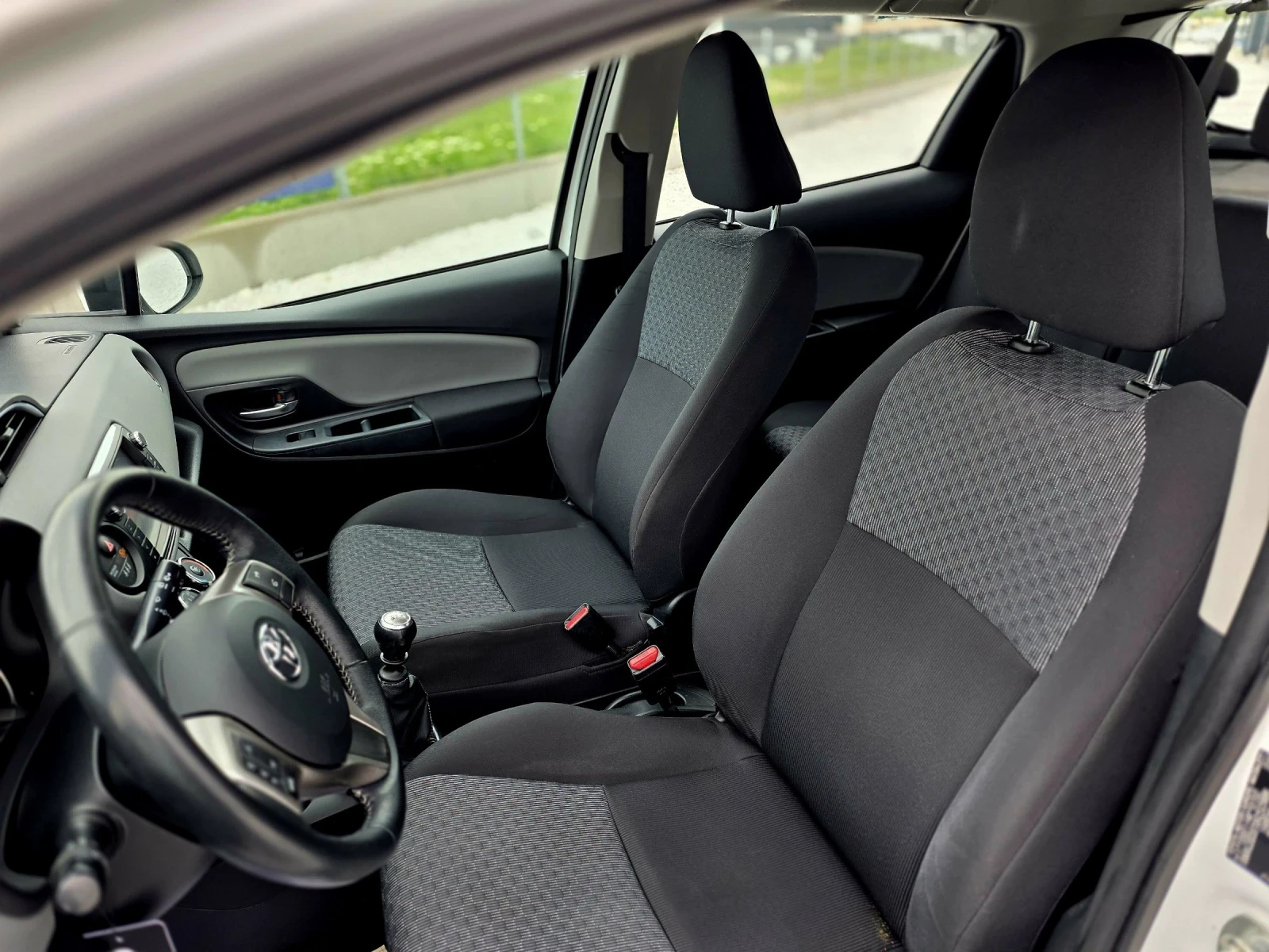Toyota Yaris 1.33 VVT-I , снимка 10 - Автомобили и джипове - 55014692