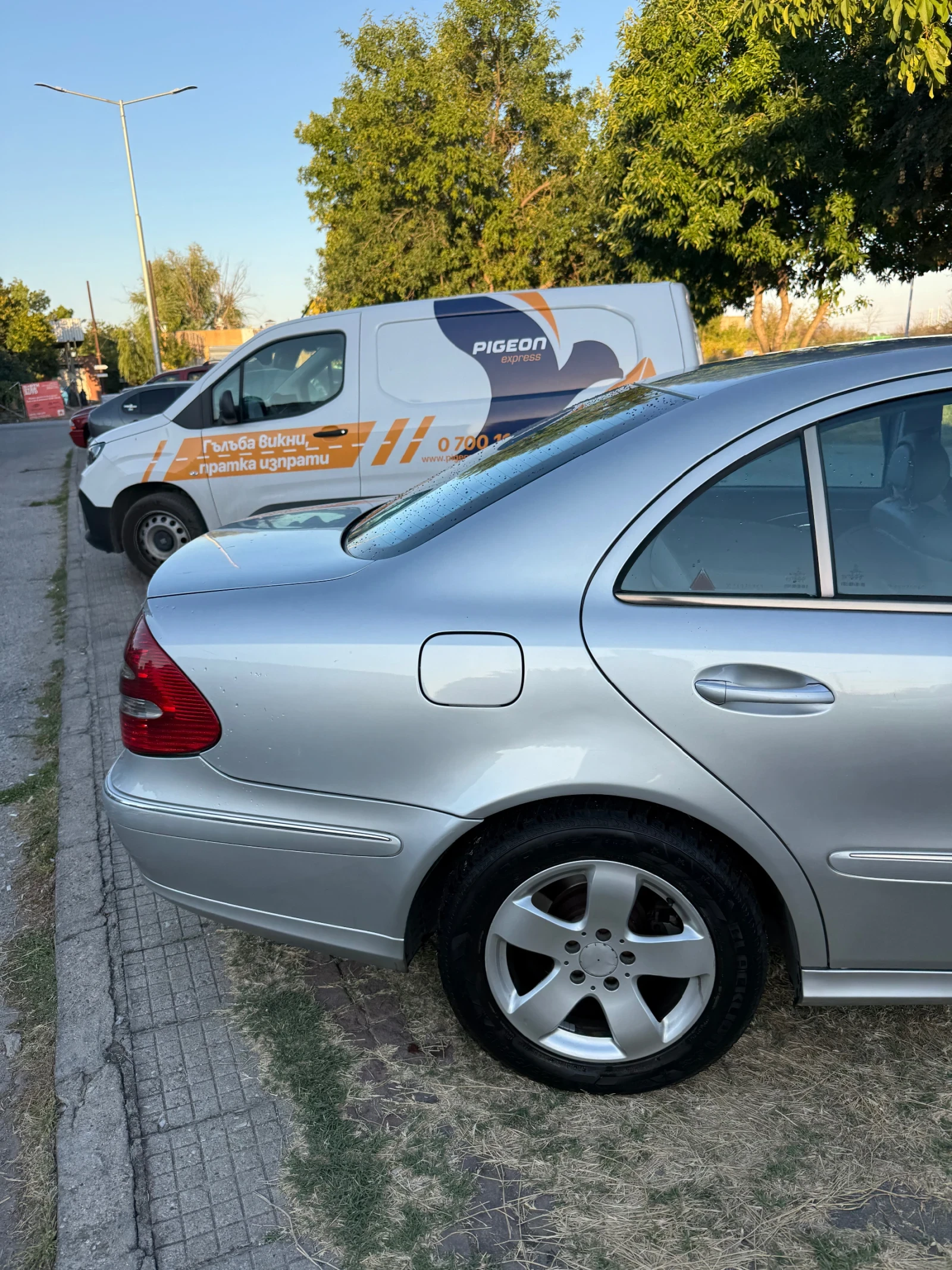 Mercedes-Benz E 270, снимка 3 - Автомобили и джипове - 56010610