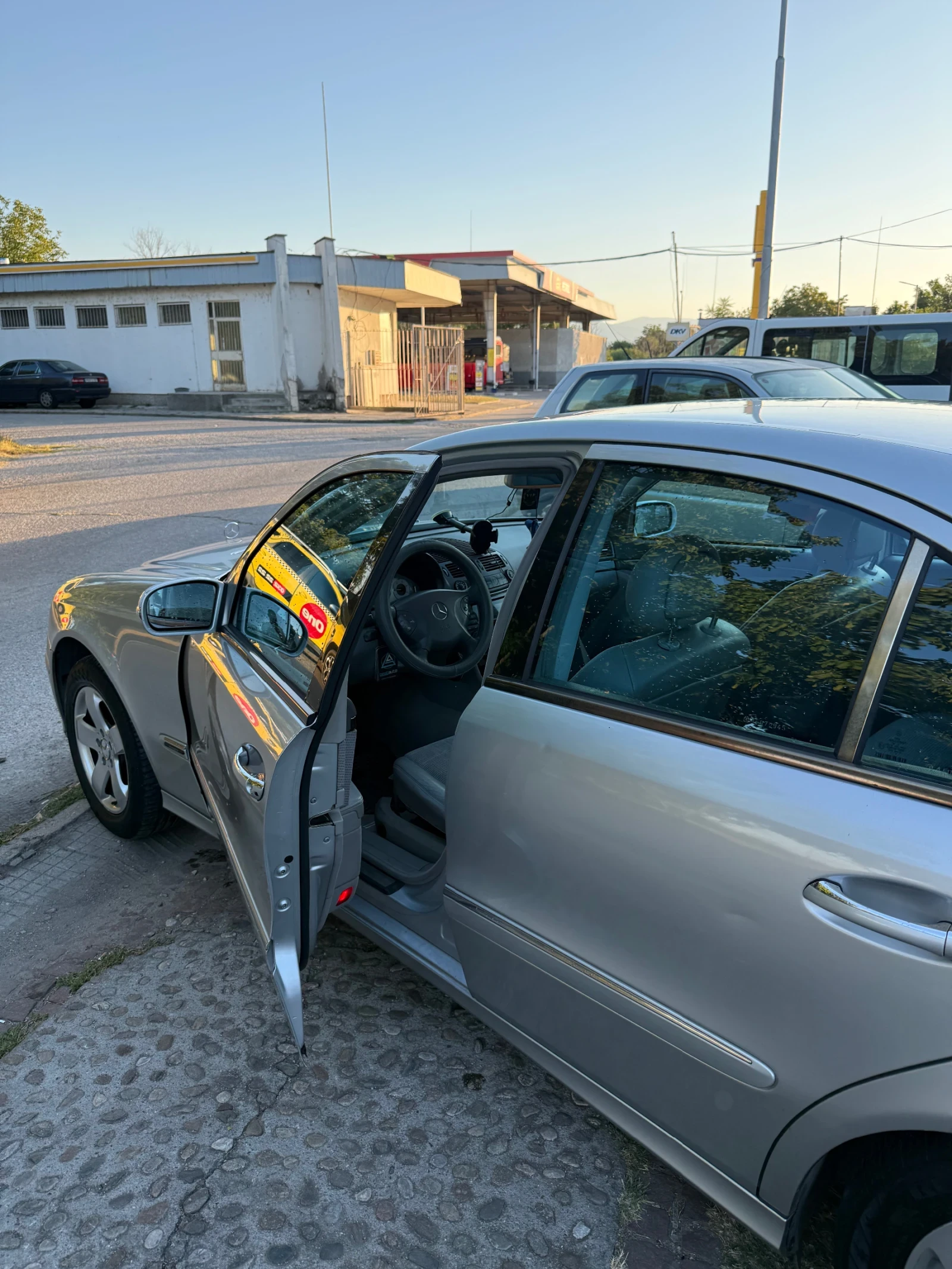 Mercedes-Benz E 270, снимка 6 - Автомобили и джипове - 56010610