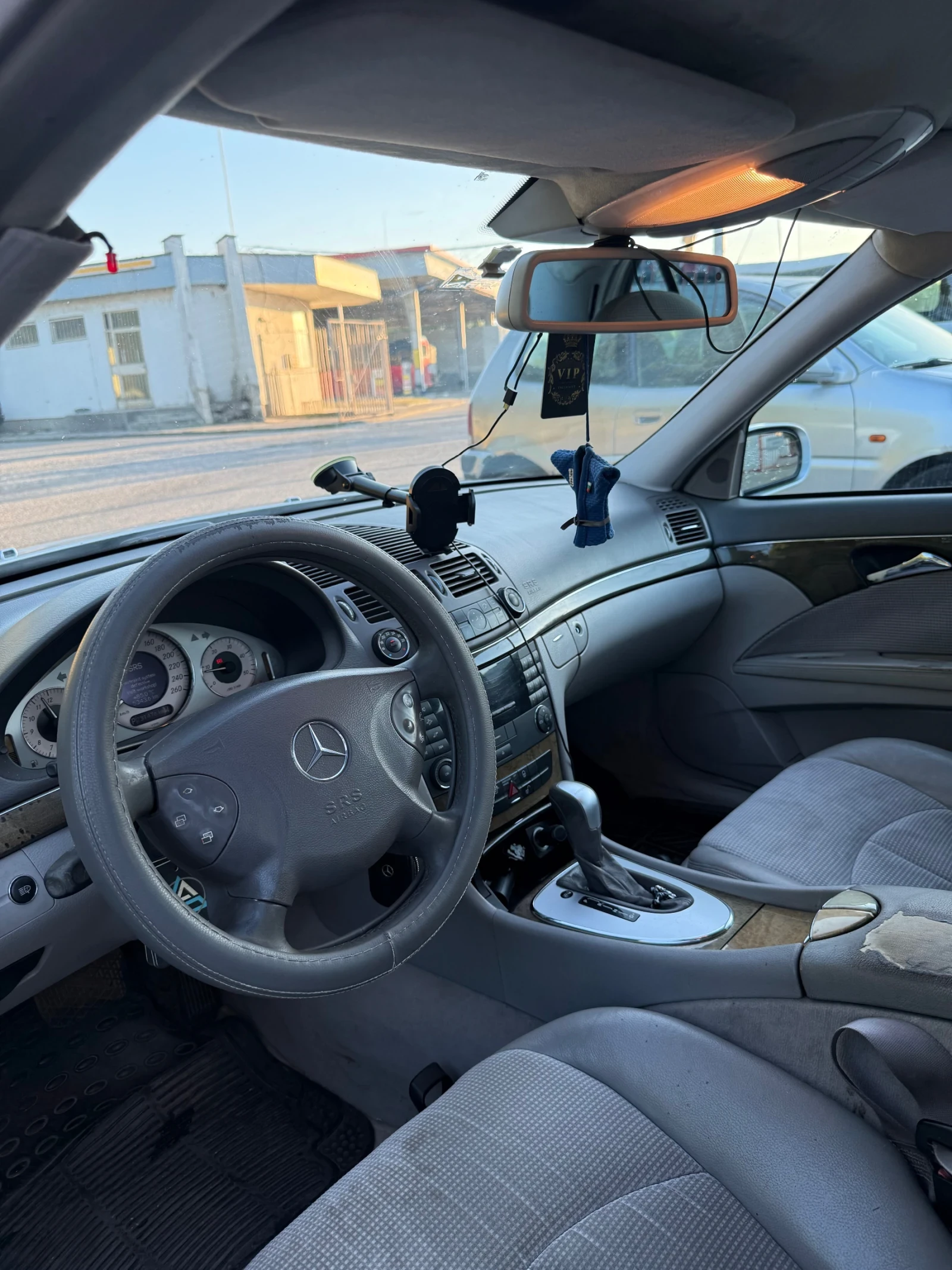 Mercedes-Benz E 270, снимка 7 - Автомобили и джипове - 56010610