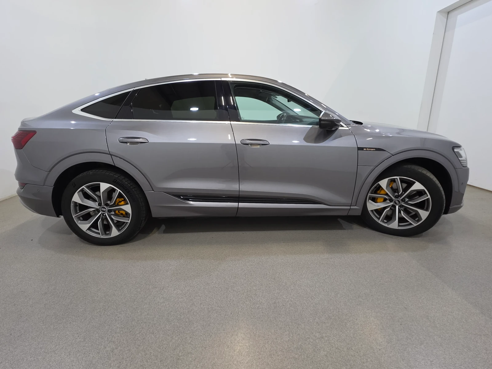 Audi E-Tron 55 Sportback Quattro Advanced, снимка 2 - Автомобили и джипове - 56375373