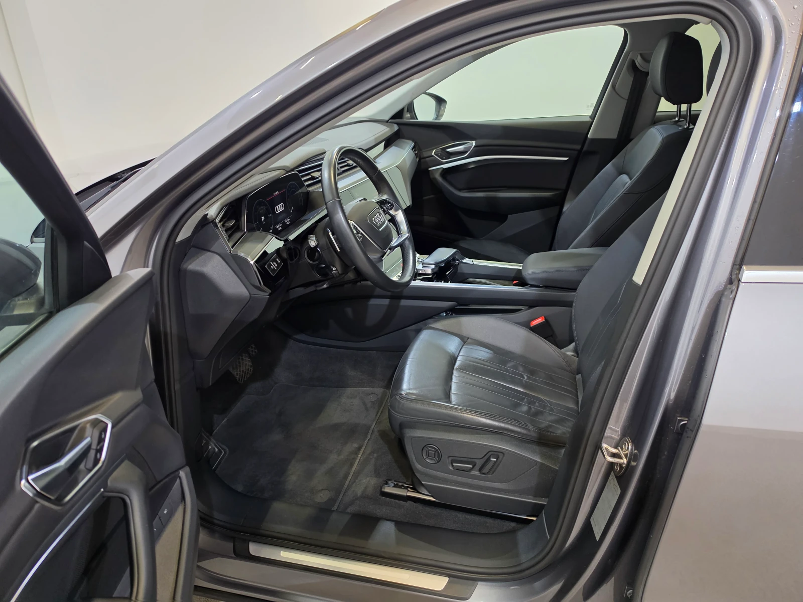 Audi E-Tron 55 Sportback Quattro Advanced, снимка 17 - Автомобили и джипове - 56375373
