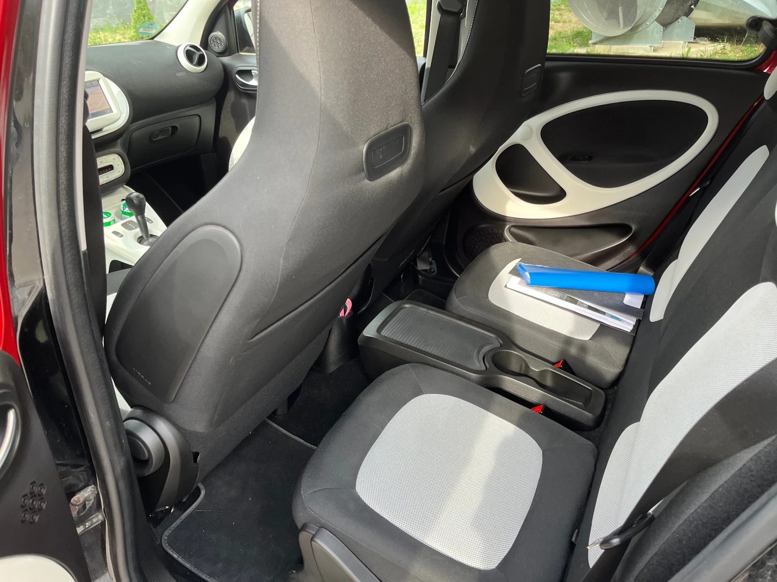Smart Forfour EQ, снимка 12 - Автомобили и джипове - 56437501