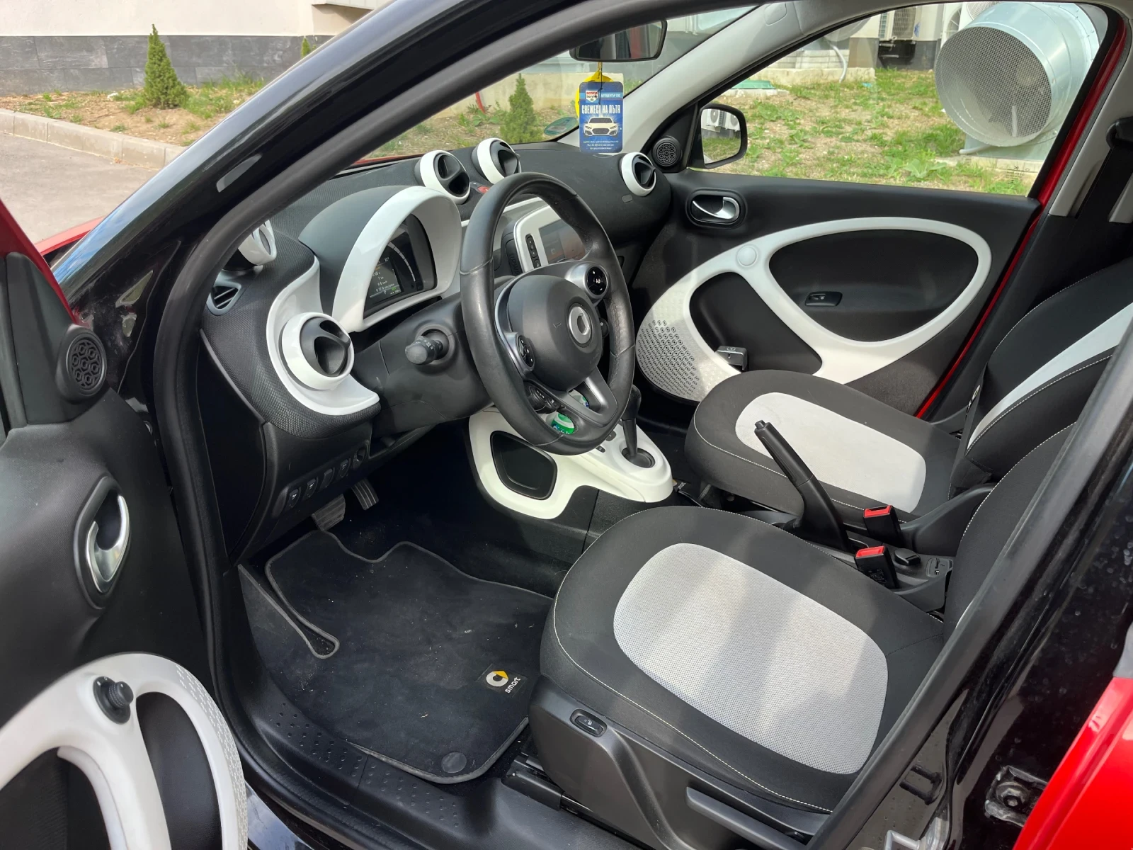 Smart Forfour EQ, снимка 10 - Автомобили и джипове - 56437501