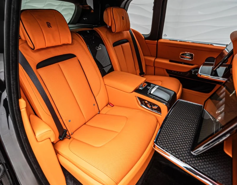 Rolls-Royce Cullinan Series II* Black Badge* Shooting Star* Theater* , снимка 12 - Автомобили и джипове - 50894908