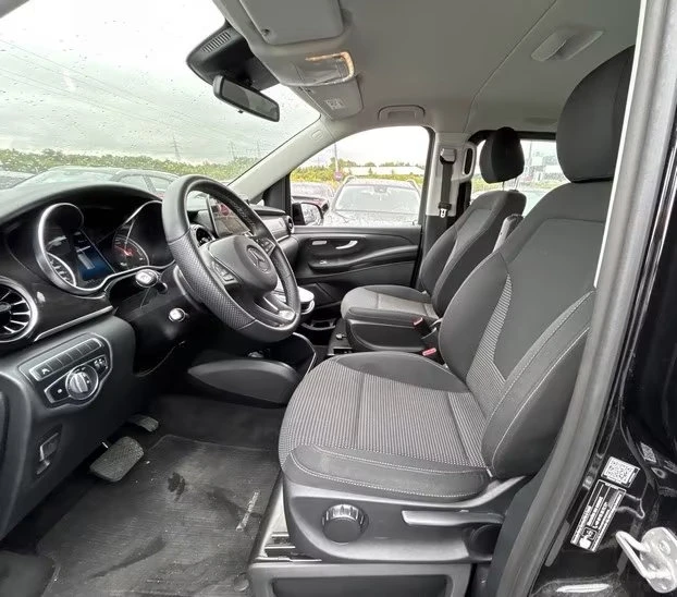 Mercedes-Benz EQV 300/L/204HP/7S/NAVI/LED/CAM/L.ASSIST/981g, снимка 3 - Автомобили и джипове - 53982573