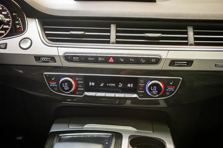 Audi Q7 Technik Quattro* 7 МЕСТА* HEAD UP* Nappa КОЖА* ФУЛ, снимка 14 - Автомобили и джипове - 54998642