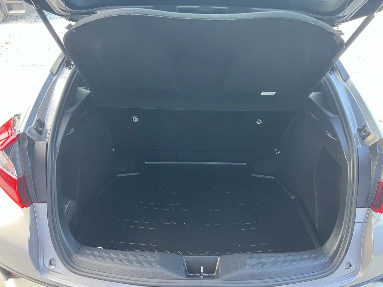Toyota C-HR   1.8 HYBRID - изображение 10