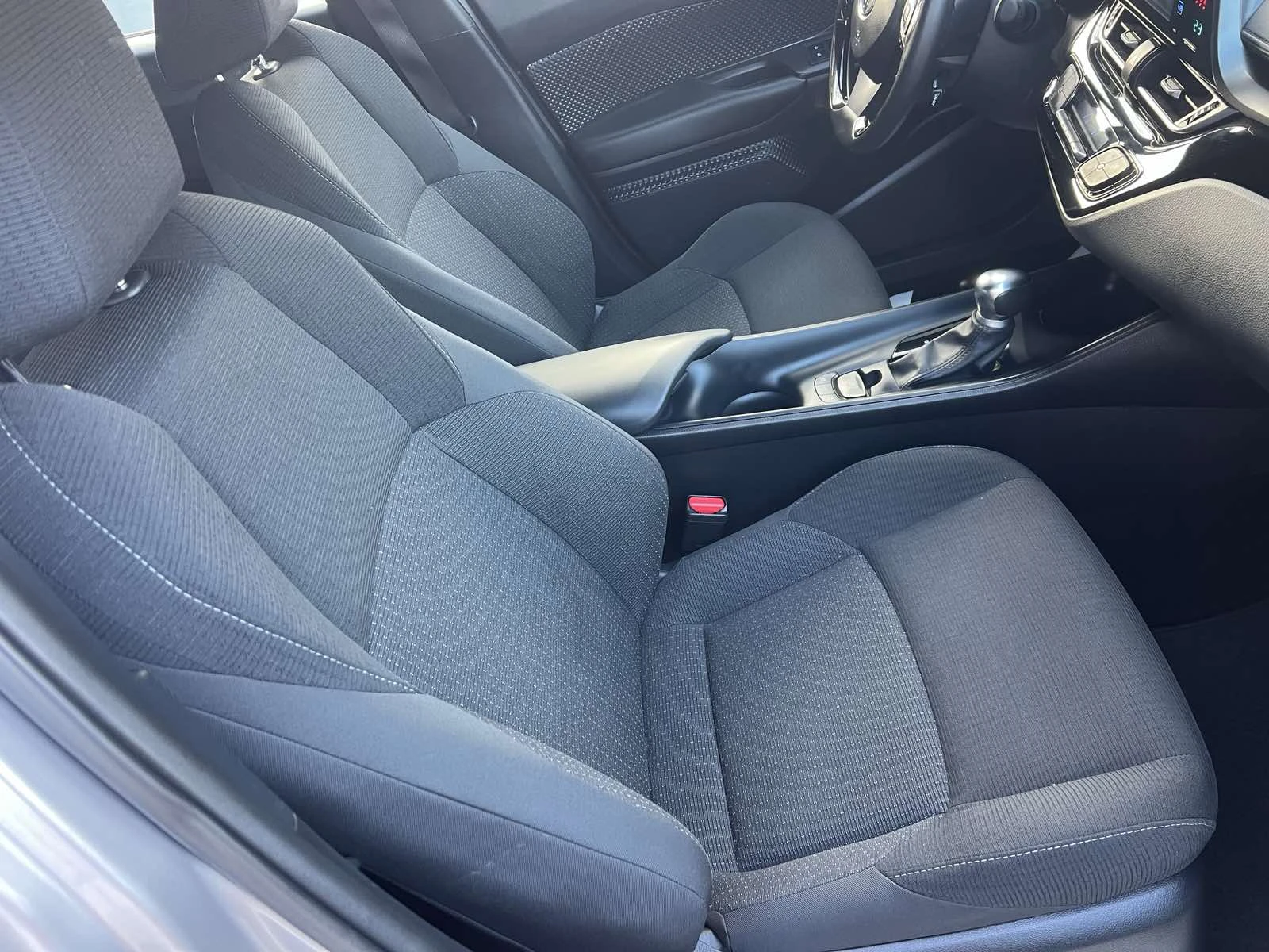 Toyota C-HR   1.8 HYBRID ПРОДАДЕНО | Mobile.bg — изображение 12