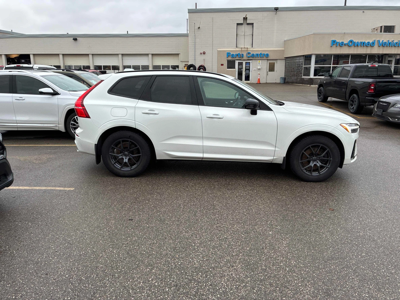Volvo XC60 R-Design * * CARFAX * * АВТО КРЕДИТ * * , снимка 4 - Автомобили и джипове - 54360927
