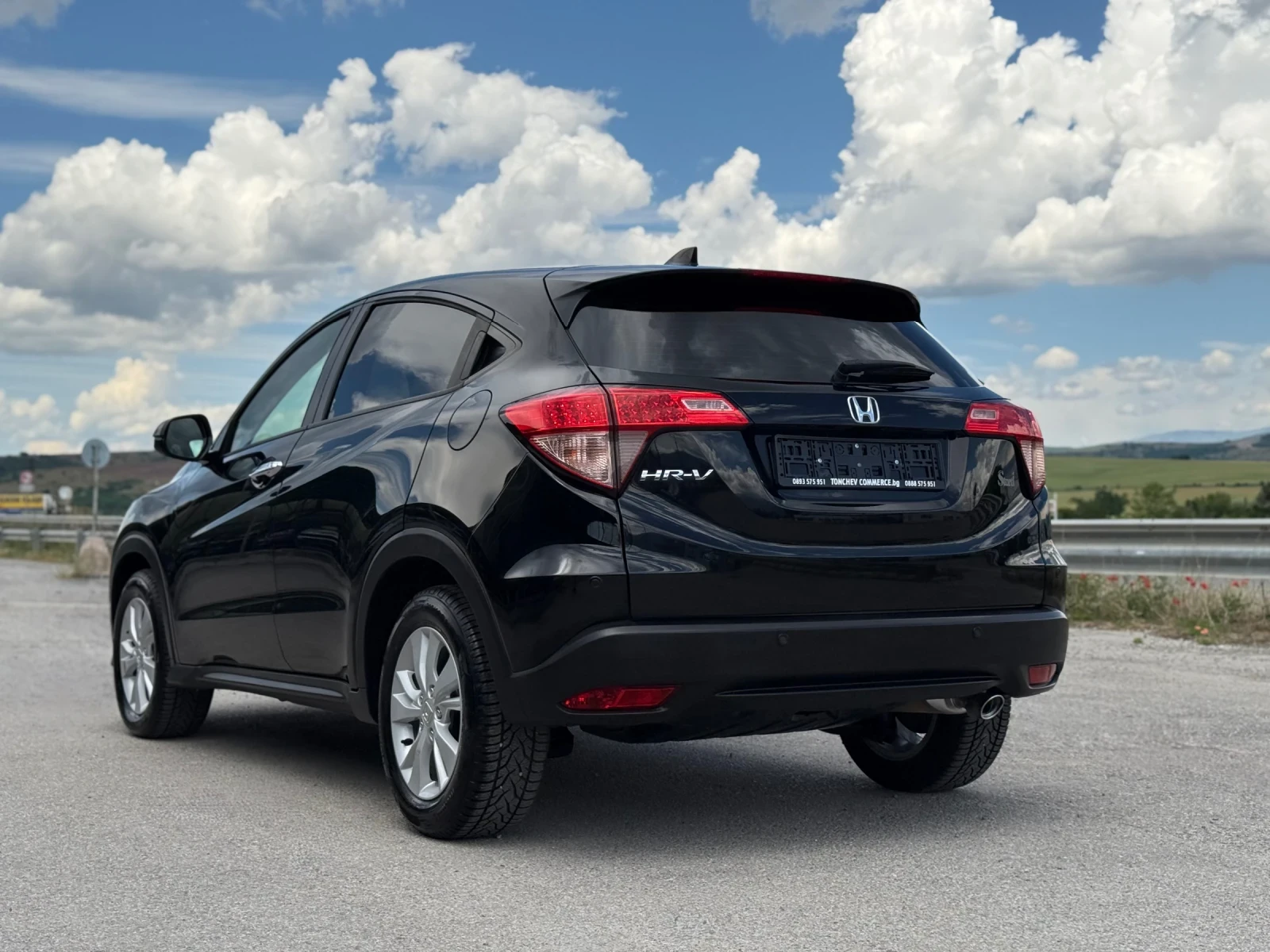 Honda Hr-v 1.5i-150.000km-КАТО ЧИСТО НОВА-НАВИГАЦИЯ-ПАРКТРОНИ, снимка 4 - Автомобили и джипове - 54945779