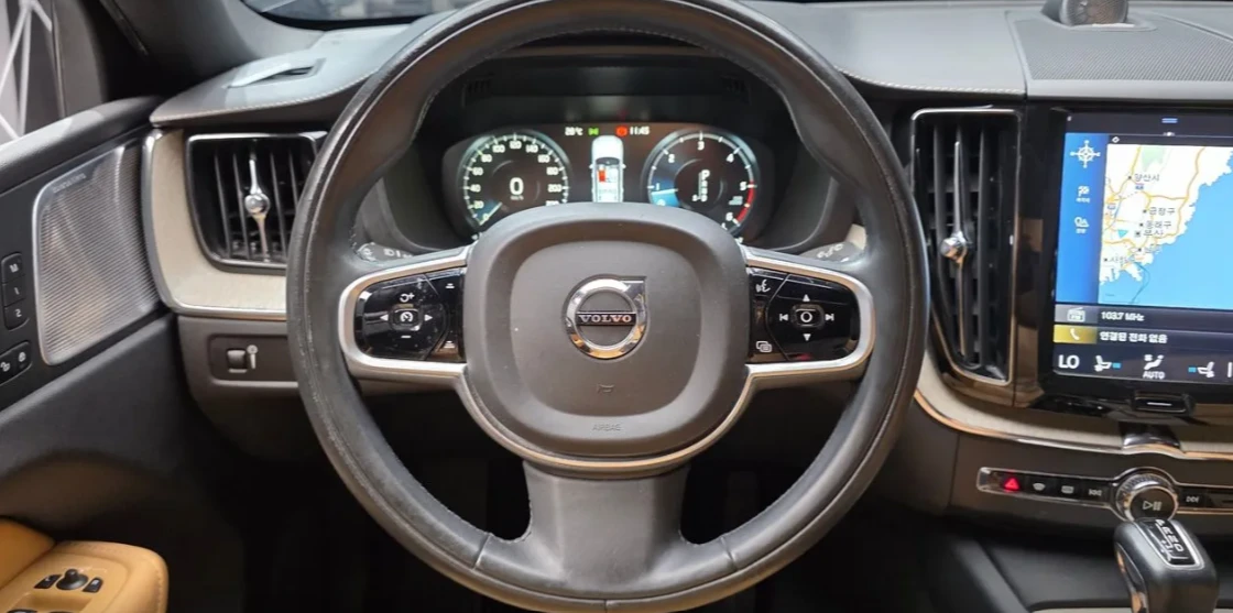 Volvo XC60 * АвтоКредит* (ЦЕНА ДО БГ), снимка 10 - Автомобили и джипове - 55486116