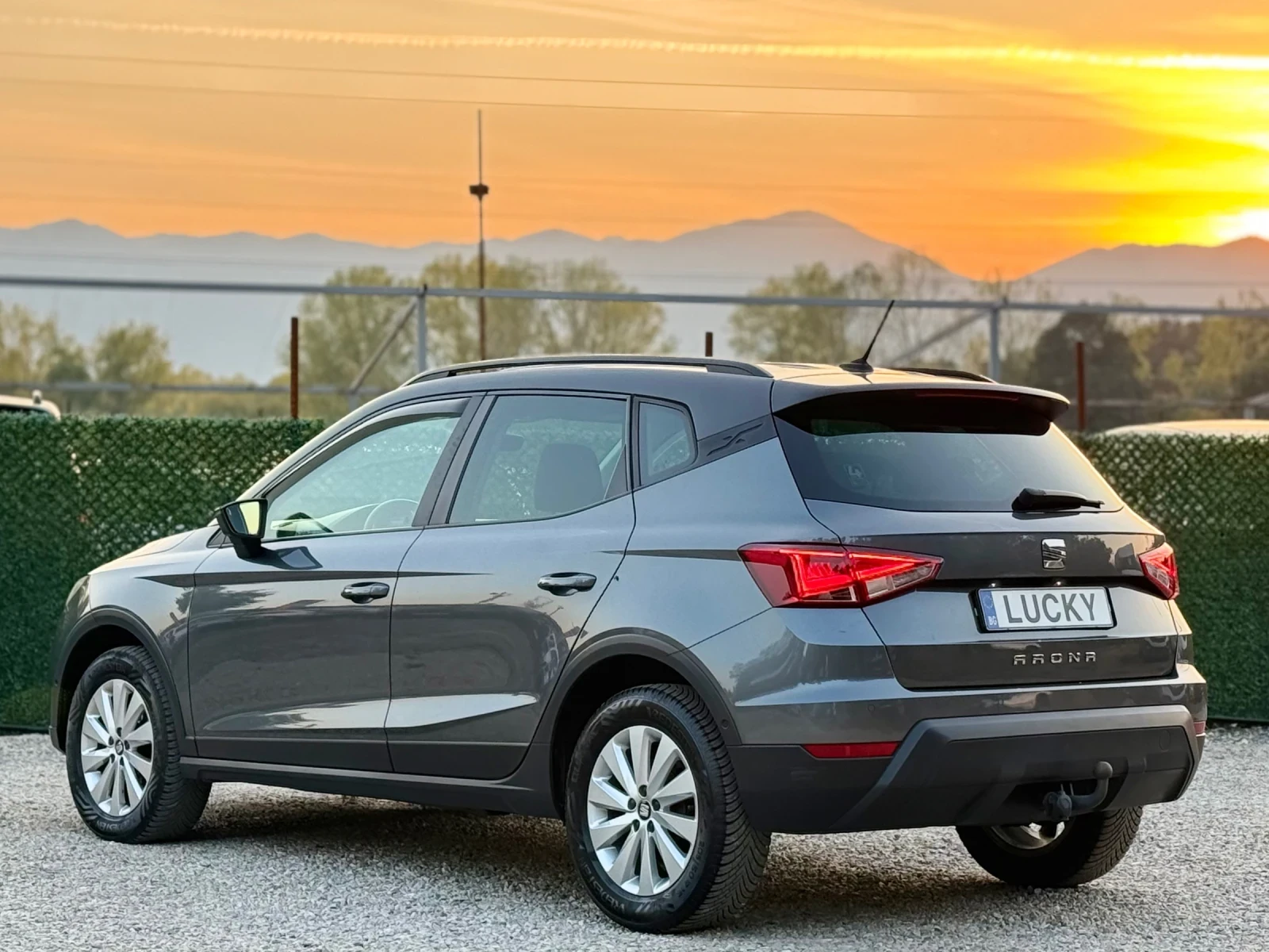 Seat Arona 1.6TDi//DISTRONIC* CAMERA* CarPlay | Mobile.bg � ����������� 5