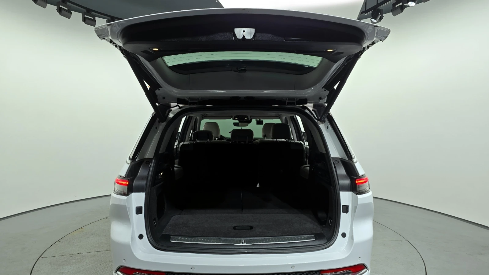Jeep Grand cherokee L 3.6 OVERLAND * DIS * ALPINE * ����� * 360 * FULL | Mobile.bg � ����������� 5
