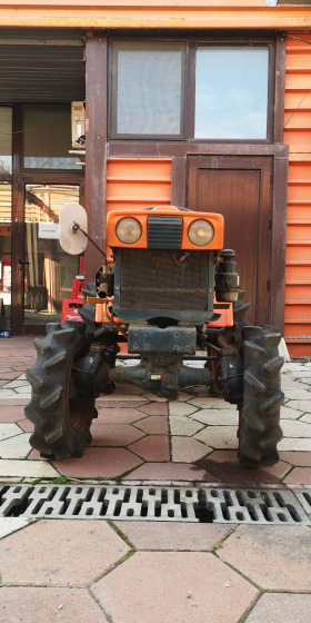 Трактор Kubota B6000 4x4, снимка 2 - Селскостопанска техника - 39805736