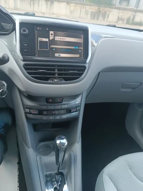 Peugeot 208 Автоматик, снимка 8
