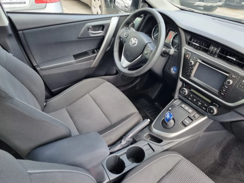 Toyota Auris 1.8i HYBRID, снимка 7 - Автомобили и джипове - 41289457