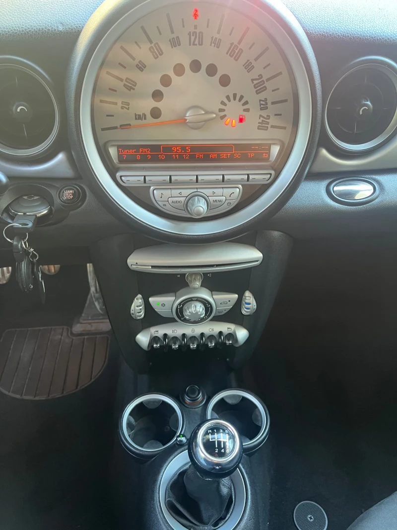 Mini One 1.6i 120к.с. , снимка 12 - Автомобили и джипове - 47428308