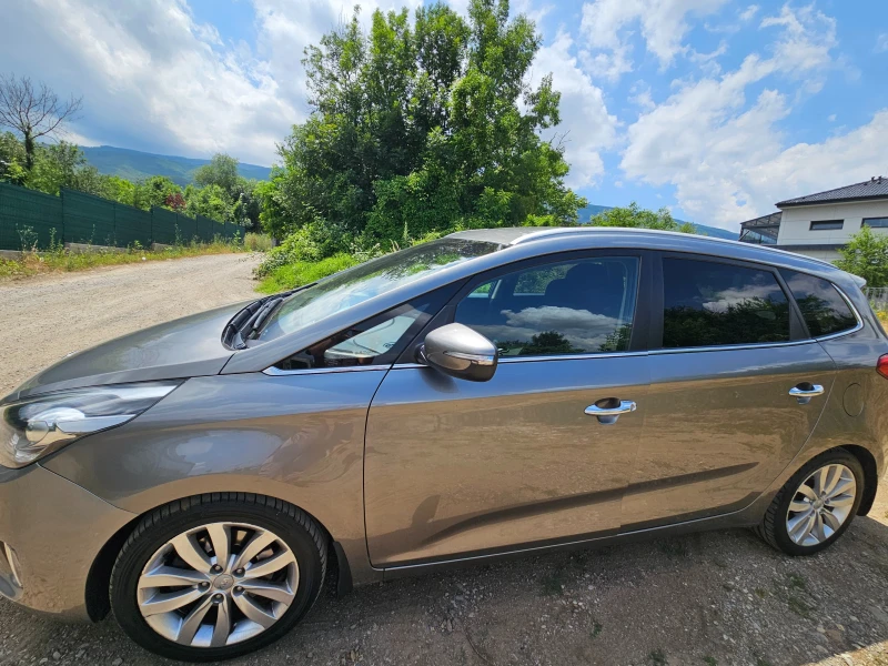 Kia Carens, снимка 2 - Автомобили и джипове - 51852565