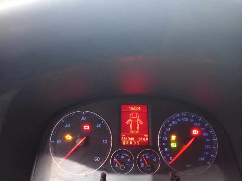 VW Touran, снимка 4 - Автомобили и джипове - 52713239