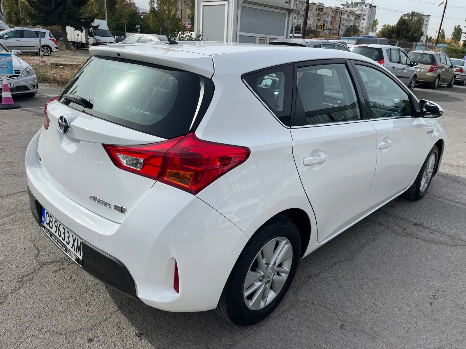 Toyota Auris 1.8i HYBRID - изображение 6