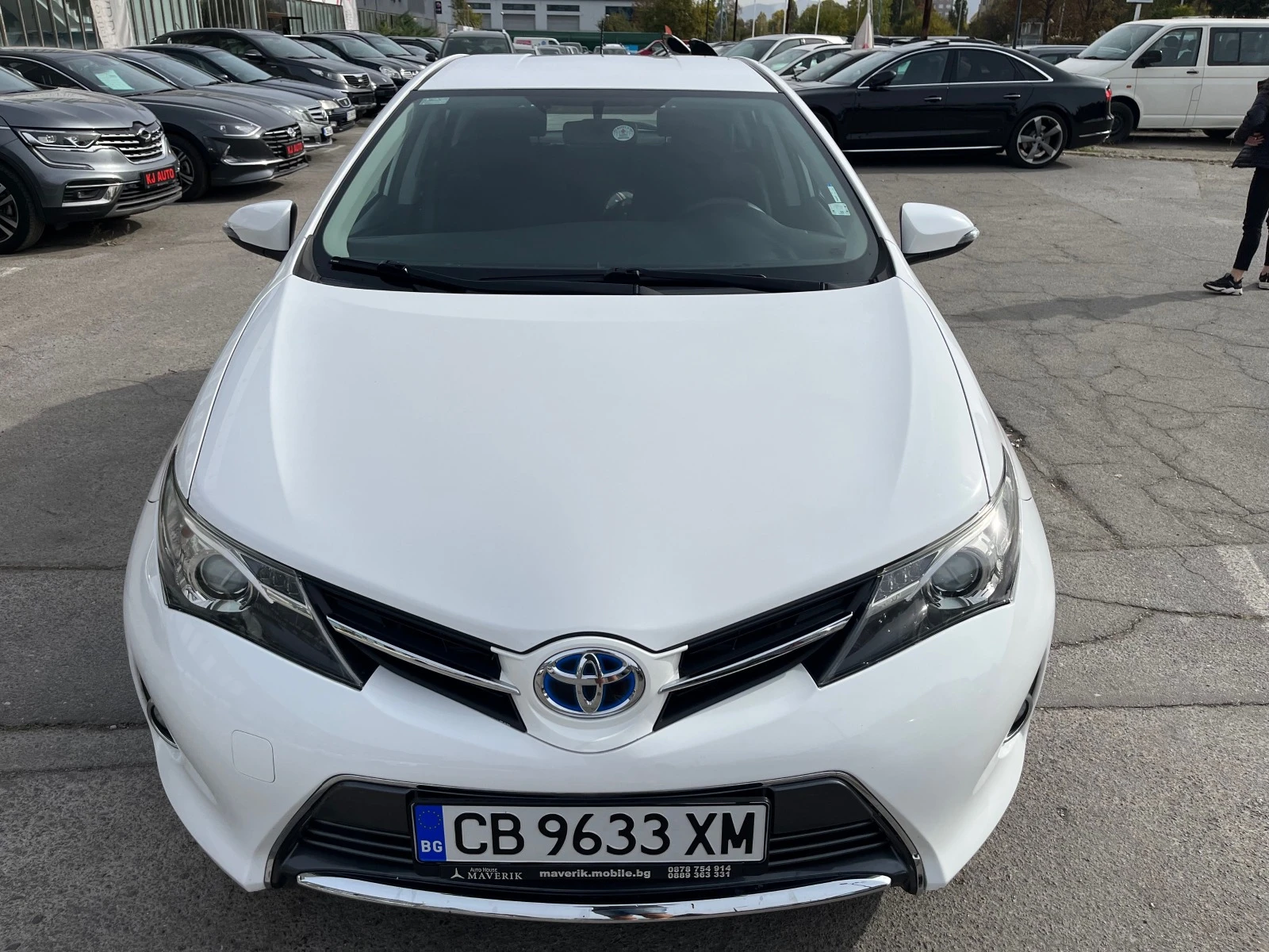 Toyota Auris 1.8i HYBRID - изображение 2