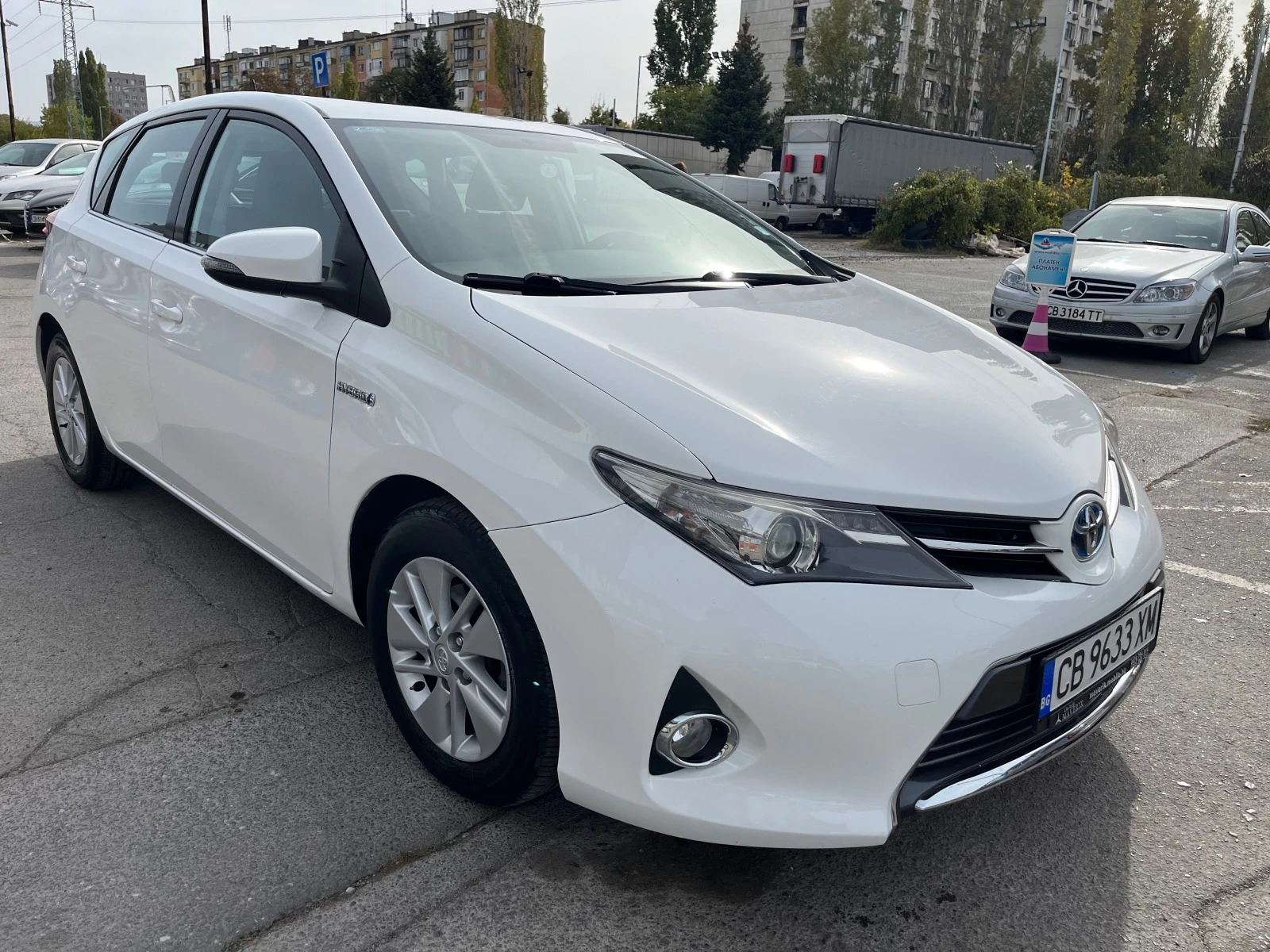 Toyota Auris 1.8i HYBRID - изображение 3