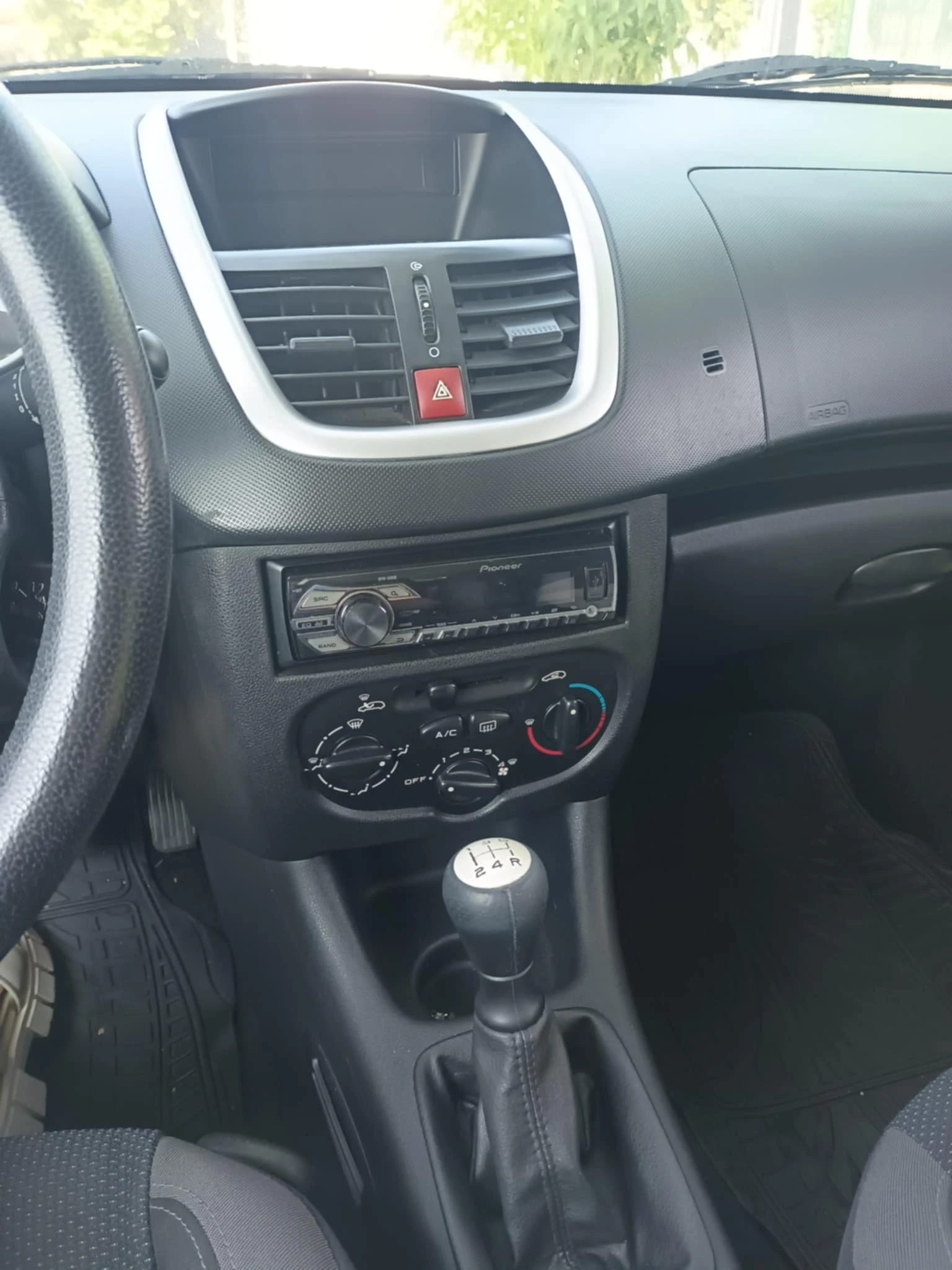 Peugeot 206 + 1.1 60кс - изображение 7