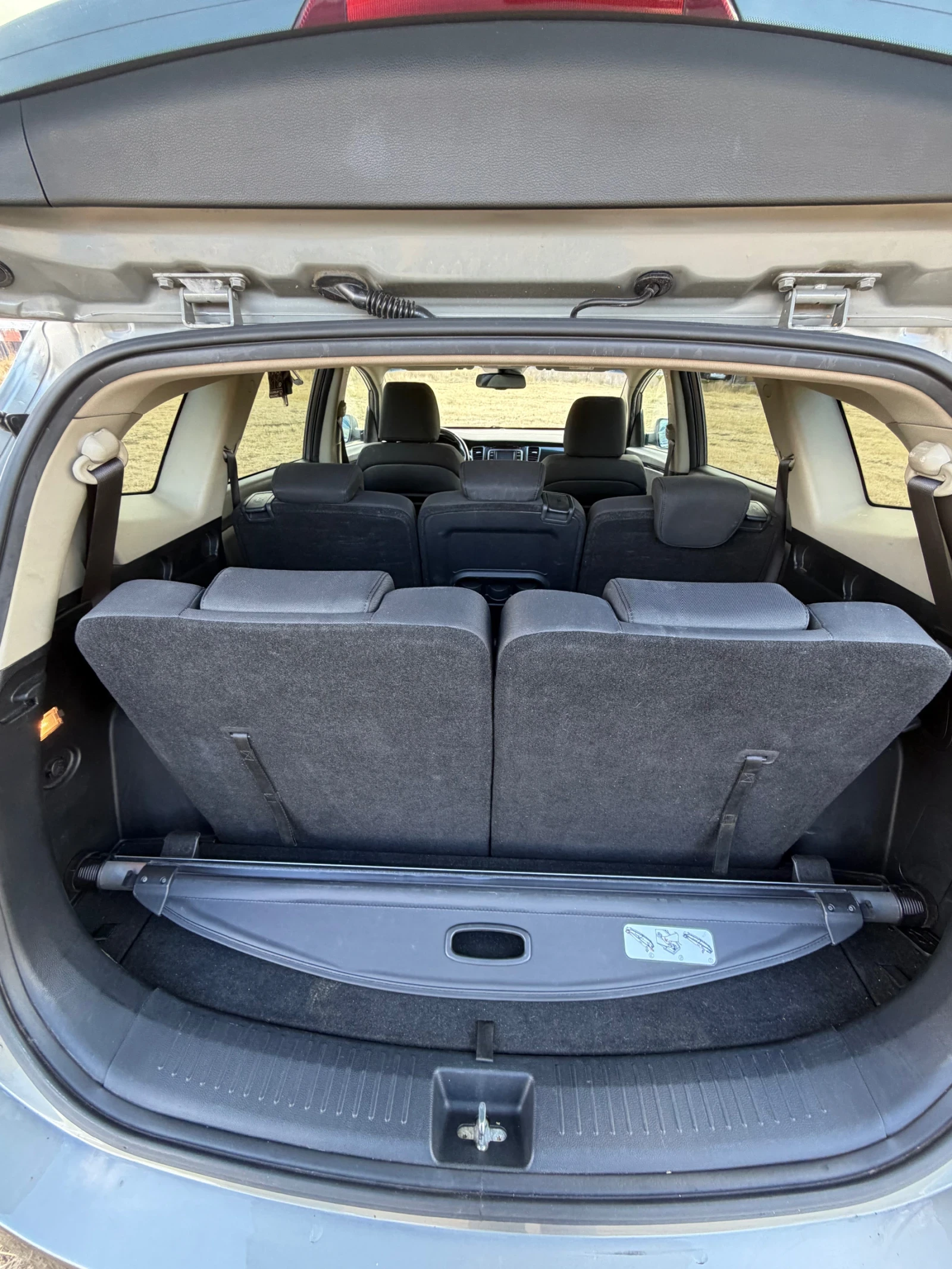 Kia Carens, снимка 6 - Автомобили и джипове - 56330385