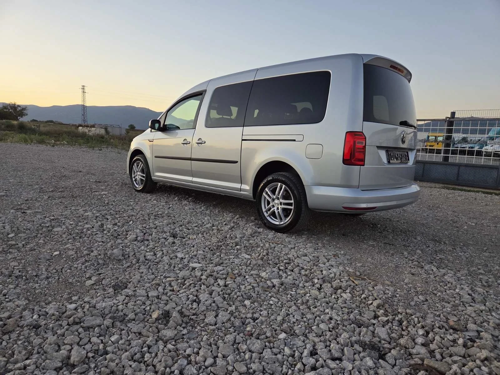 VW Caddy 2.0 150к.с - изображение 3