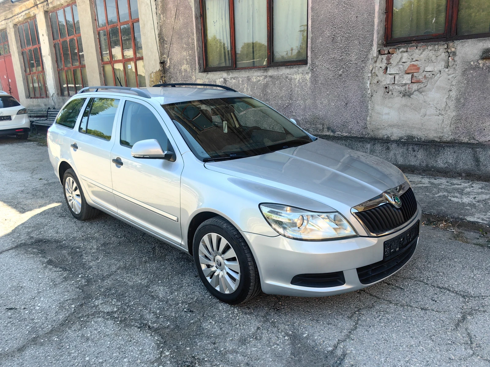 Skoda Octavia 1.6tdi 105 ps, Евро 5, Facelift, Комби, Отлична , снимка 2 - Автомобили и джипове - 52664989