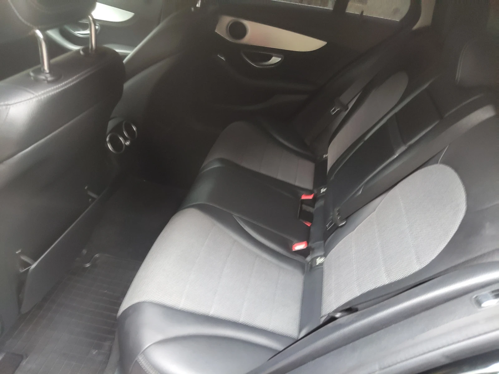 Mercedes-Benz C 220 Bluetec, снимка 8 - Автомобили и джипове - 53935504