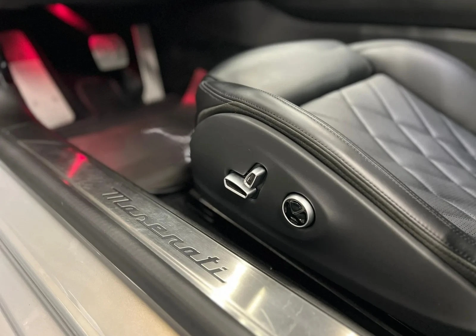 Maserati GranTurismo Modena 3.0 V6 AWD, снимка 9 - Автомобили и джипове - 54342314