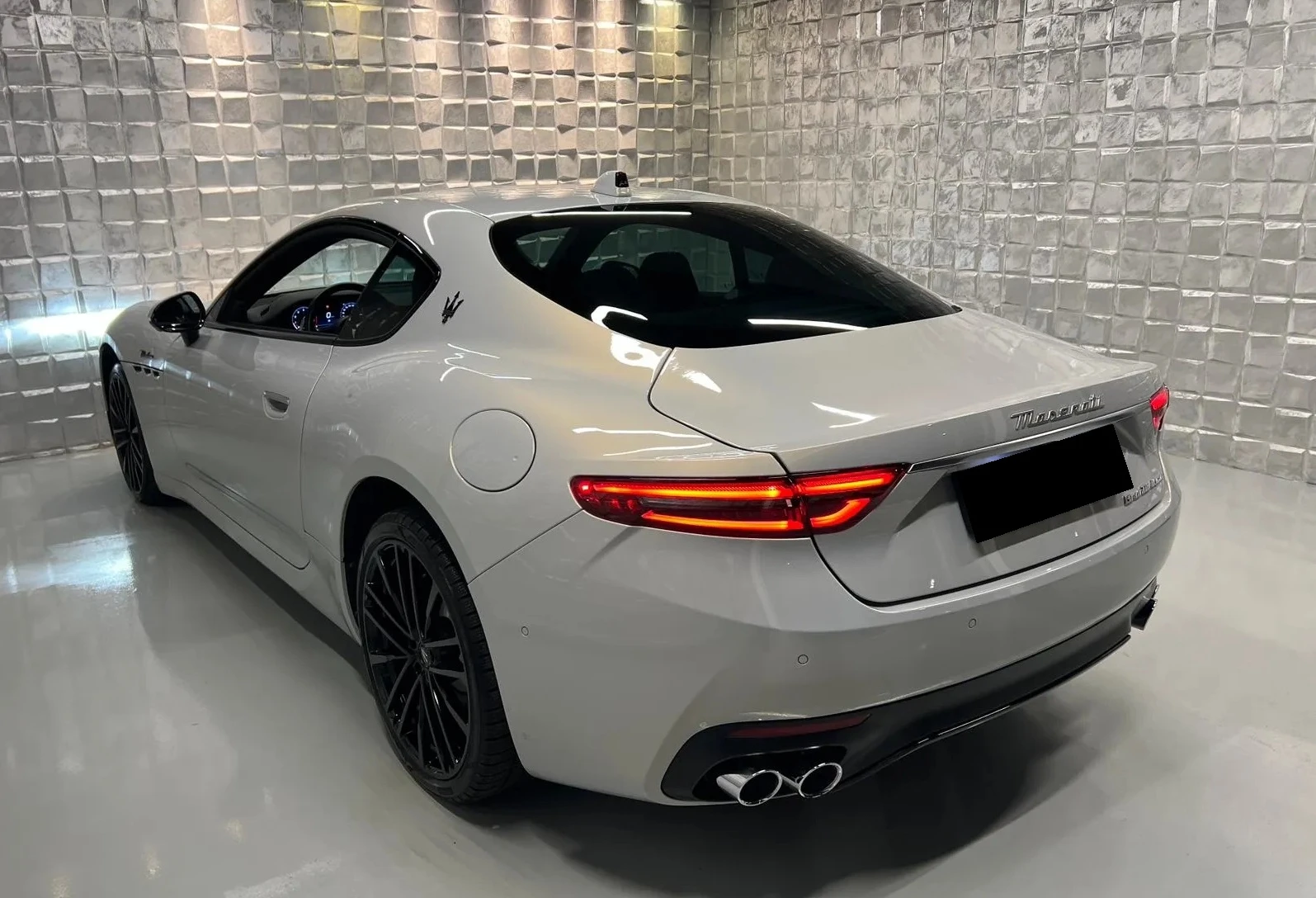 Maserati GranTurismo Modena 3.0 V6 AWD, снимка 2 - Автомобили и джипове - 54342314